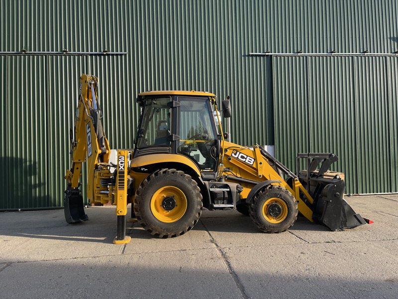 jcb-3cx-plusz-1